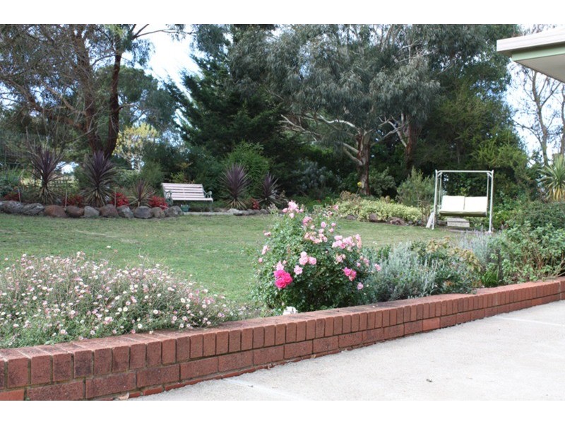 1 Blackrange Road, Romsey VIC 3434