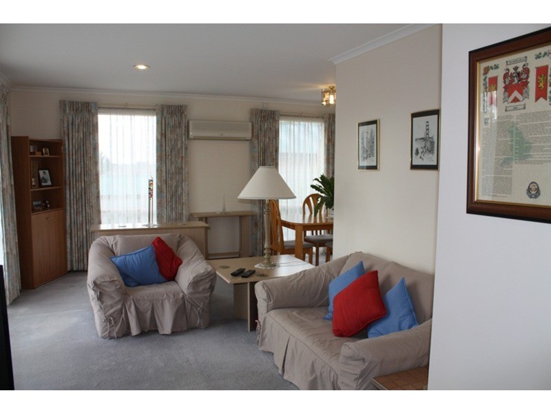 17 Lawrence Avenue, Sunbury VIC 3429