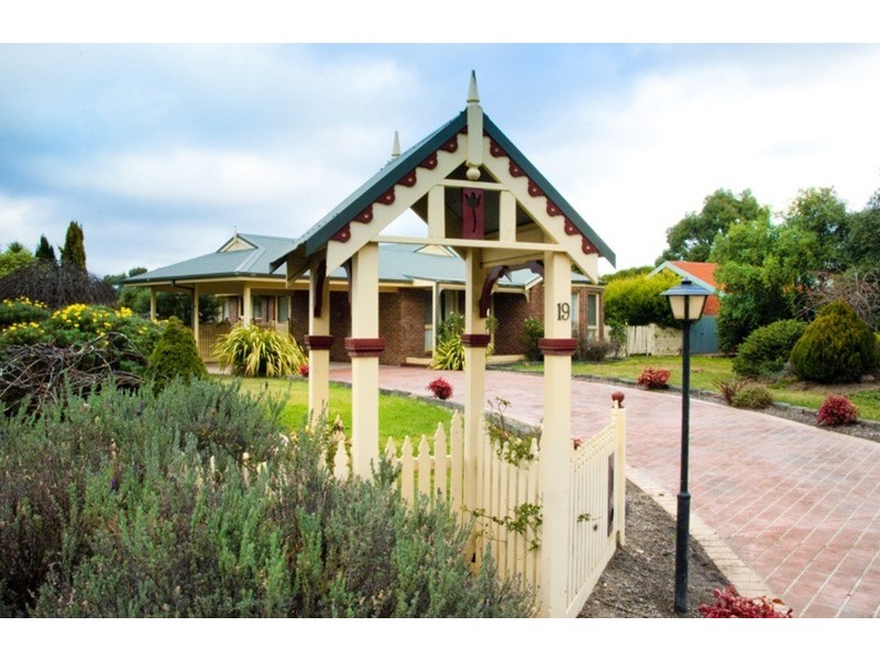 19 Skyline Drive, Gisborne VIC 3437