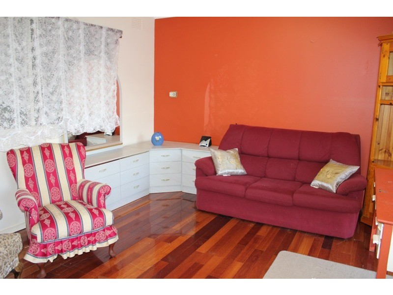 2 Old Farm Way, Romsey VIC 3434