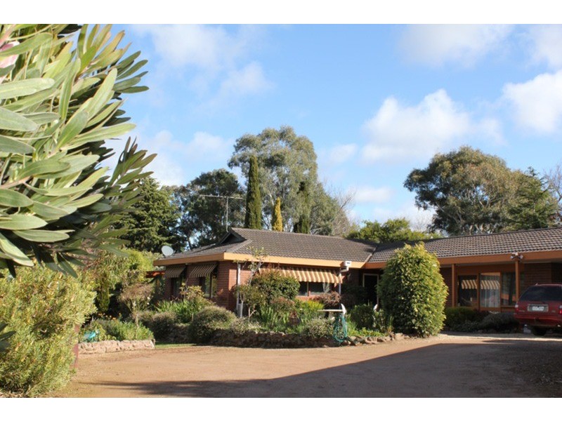 2 Old Farm Way, Romsey VIC 3434