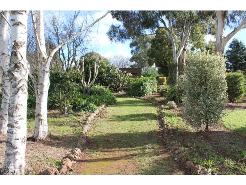2 Old Farm Way, Romsey VIC 3434