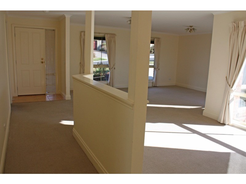 36 Bundanoon Avenue, Sunbury VIC 3429