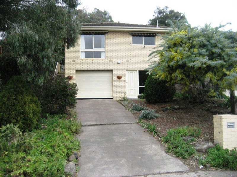 8 Maguire Drive, Sunbury VIC 3429