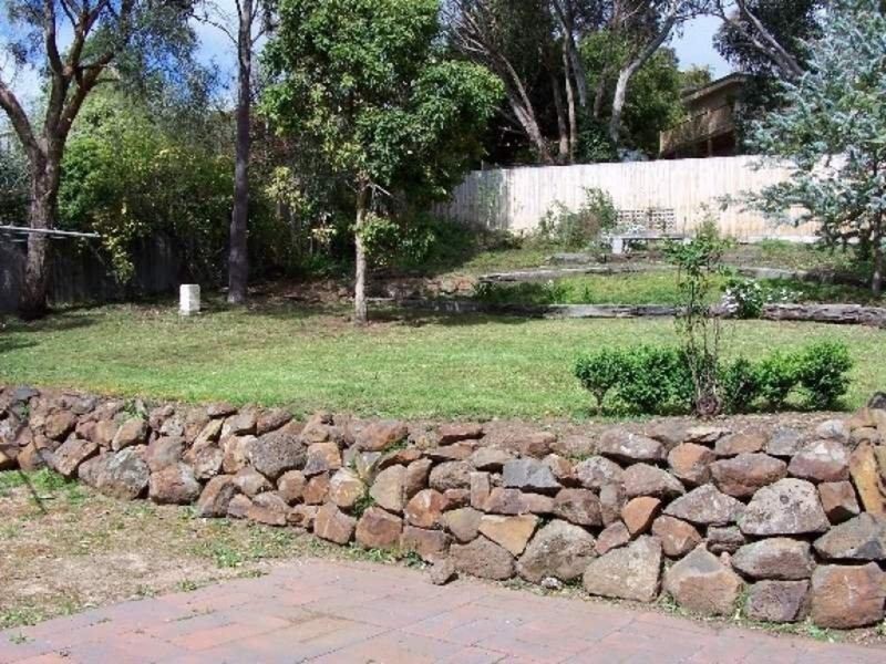 8 Maguire Drive, Sunbury VIC 3429