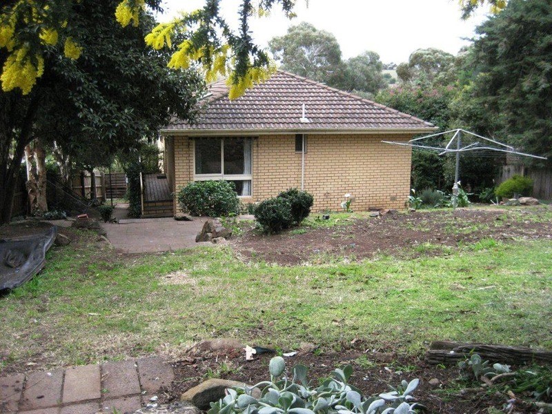 8 Maguire Drive, Sunbury VIC 3429