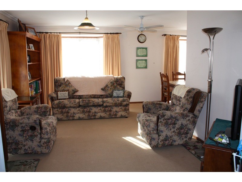 6 Pebblebeach Court, Sunbury VIC 3429