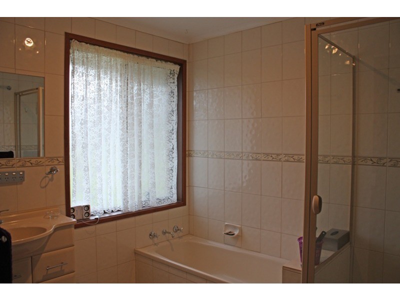 6 Pebblebeach Court, Sunbury VIC 3429