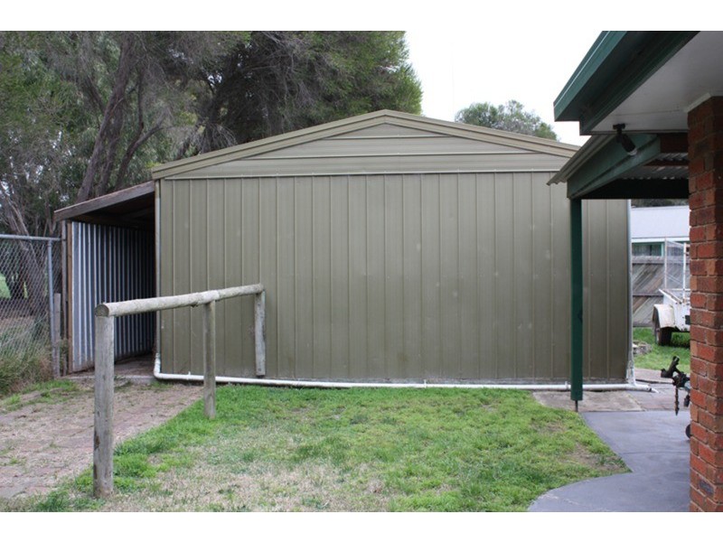 6 Pebblebeach Court, Sunbury VIC 3429