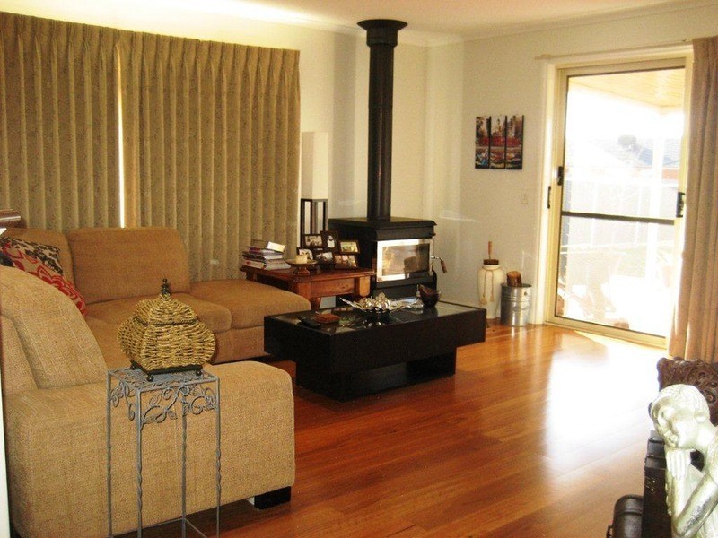 32 Shaw Drive, Romsey VIC 3434