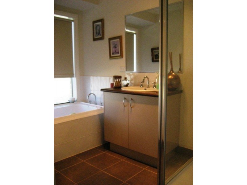 32 Shaw Drive, Romsey VIC 3434