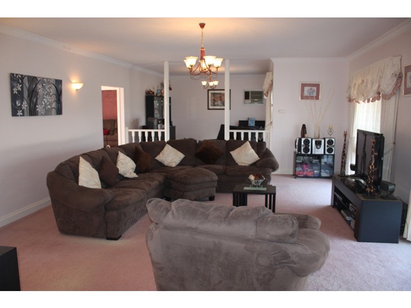 36 Namnan Way, Gisborne South VIC 3437