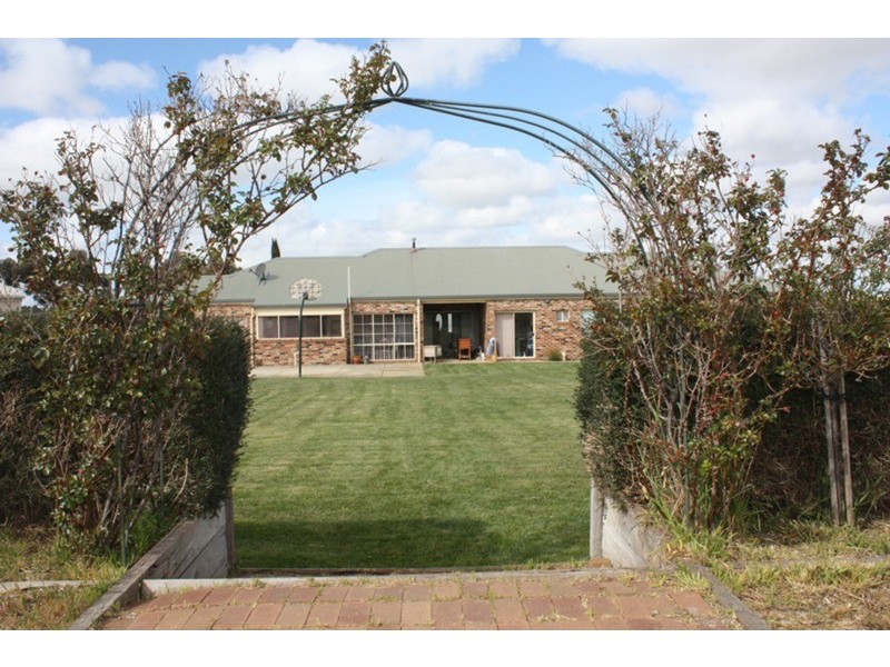 36 Namnan Way, Gisborne South VIC 3437