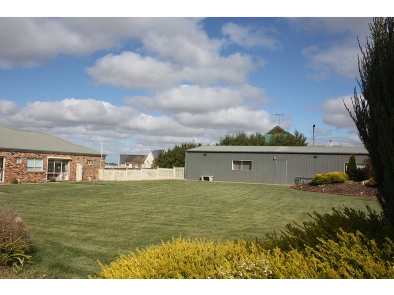 36 Namnan Way, Gisborne South VIC 3437