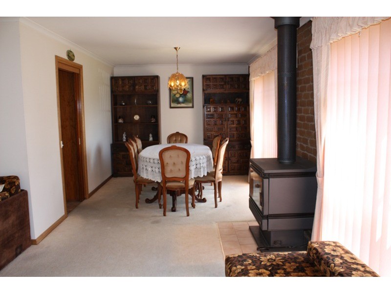 19 Woodstock Close, Sunbury VIC 3429