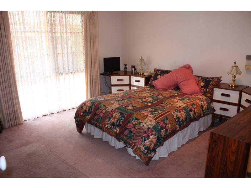 19 Woodstock Close, Sunbury VIC 3429