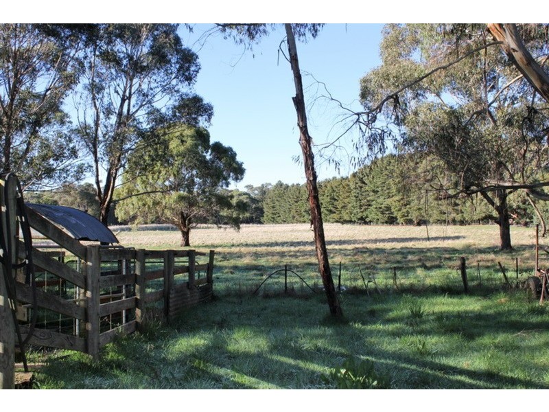 27 Coffeys  Road, Bullengarook VIC 3437