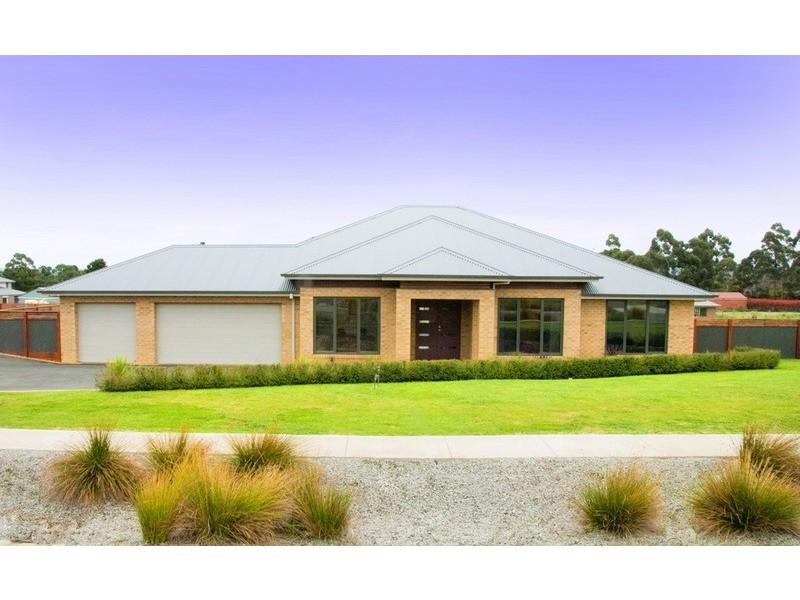 7 Charters  Avenue, Gisborne VIC 3437