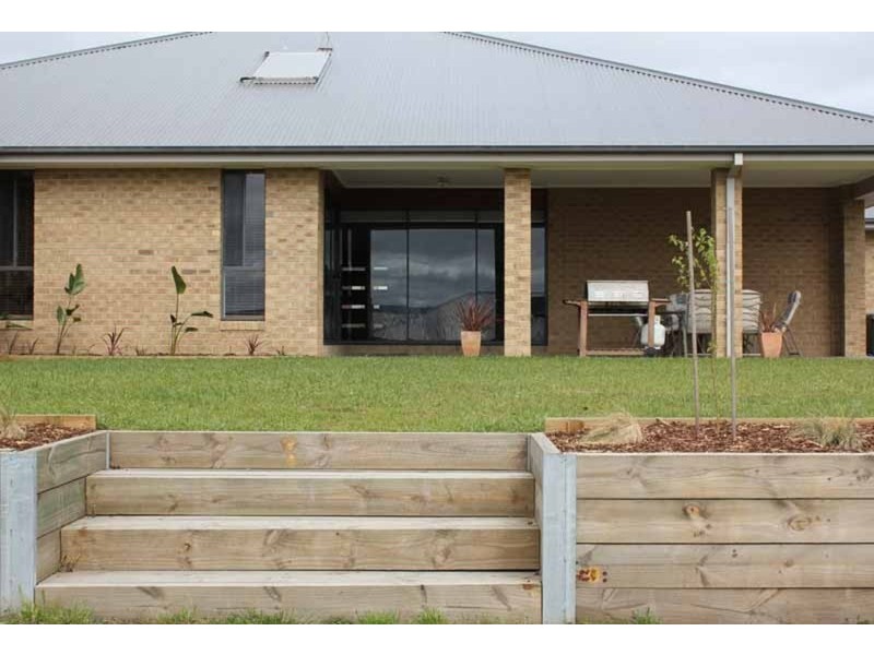 7 Charters  Avenue, Gisborne VIC 3437