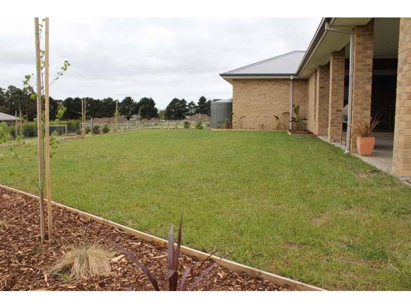 7 Charters  Avenue, Gisborne VIC 3437