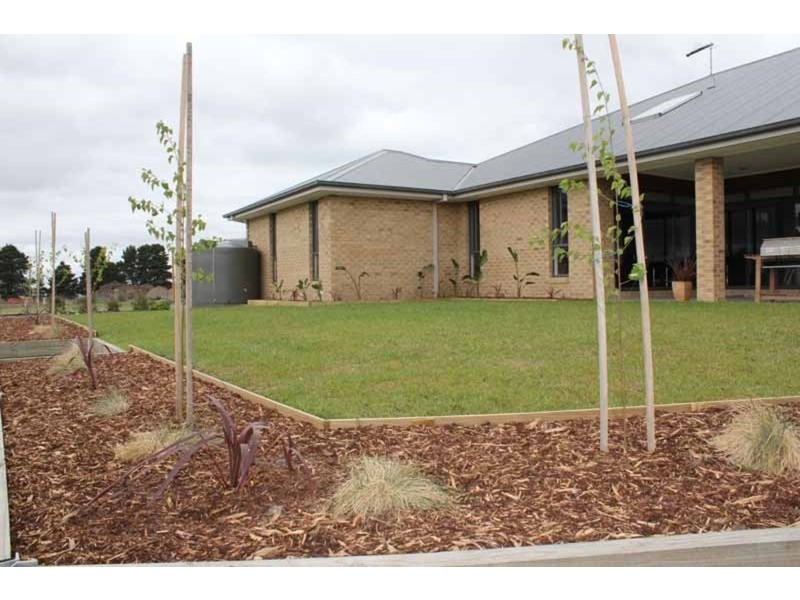 7 Charters  Avenue, Gisborne VIC 3437