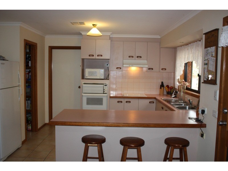 16 Harcombe Drive, Sunbury VIC 3429