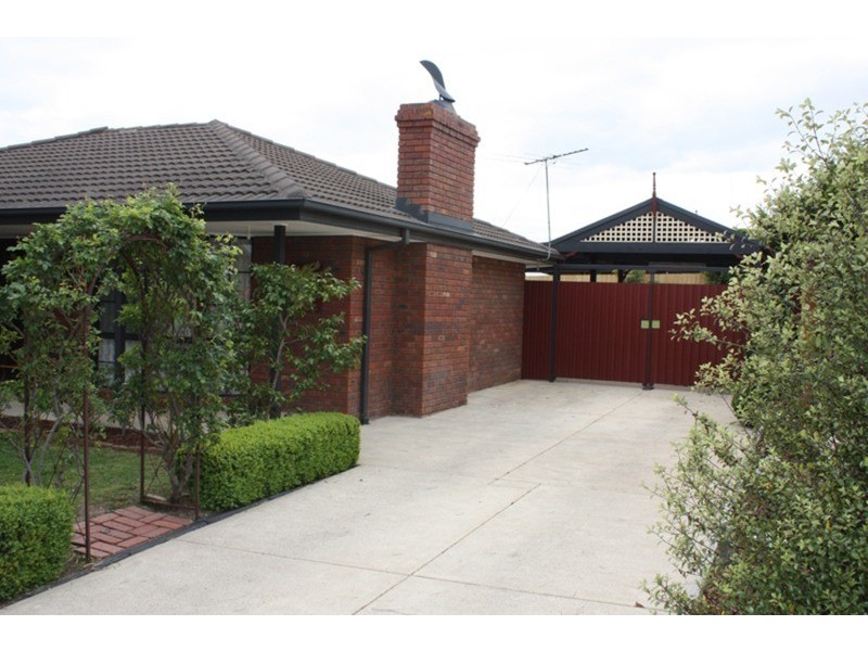 16 Harcombe Drive, Sunbury VIC 3429