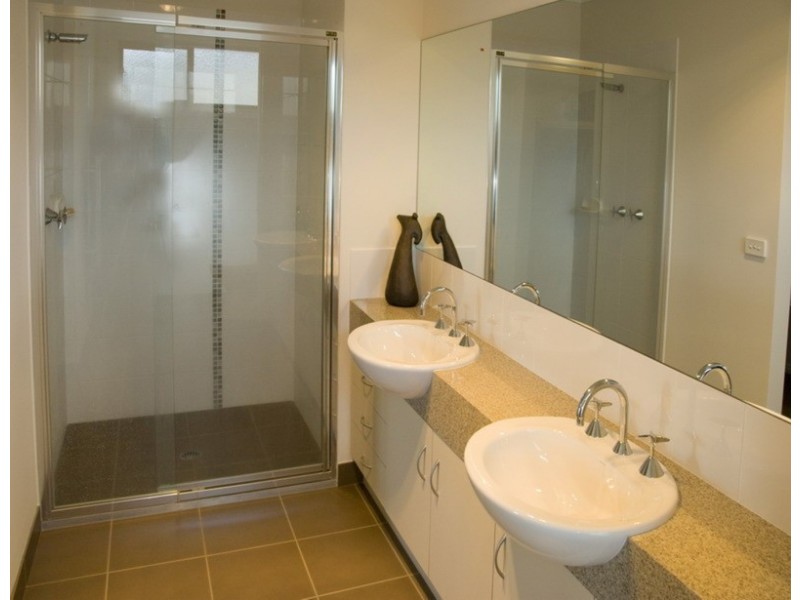 17 Francis Crescent, Gisborne VIC 3437