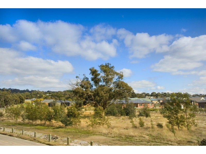 17 Francis Crescent, Gisborne VIC 3437