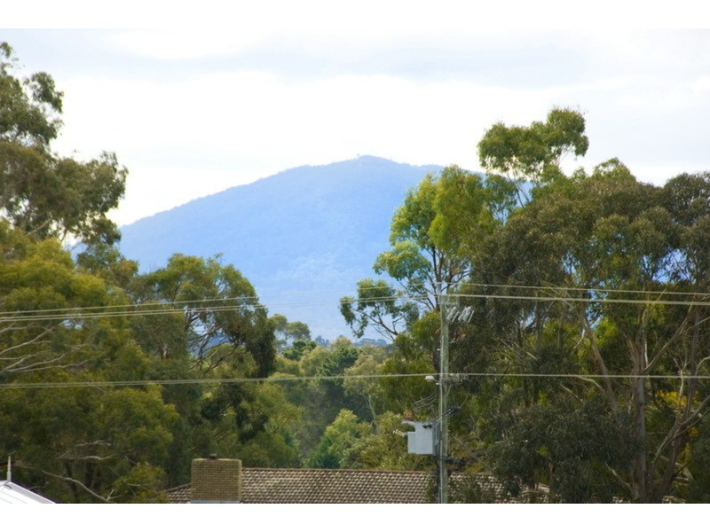 17 Francis Crescent, Gisborne VIC 3437