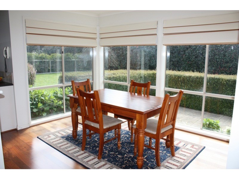 10 Bowkett Close, Romsey VIC 3434