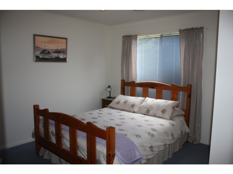 10 Bowkett Close, Romsey VIC 3434