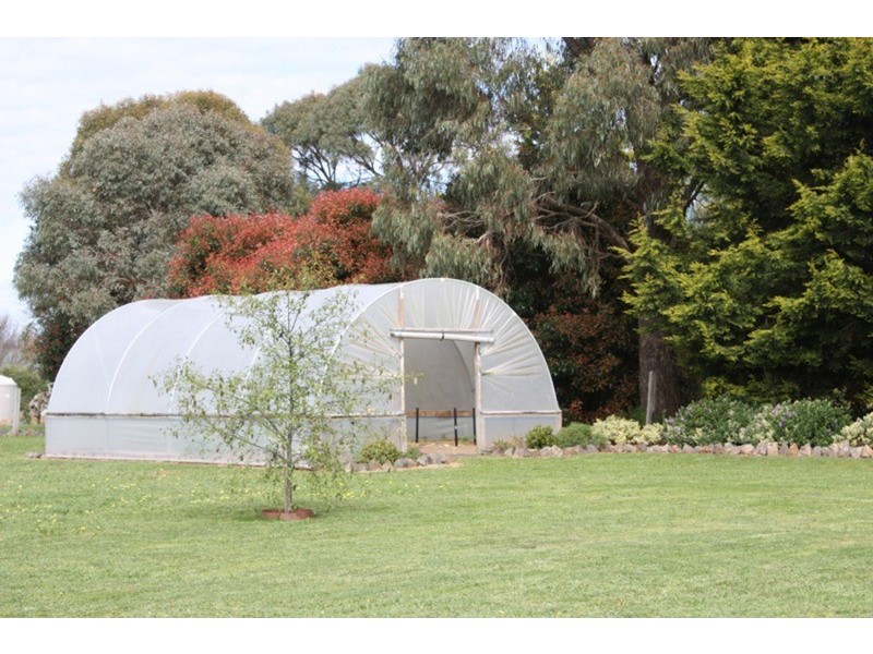 10 Bowkett Close, Romsey VIC 3434