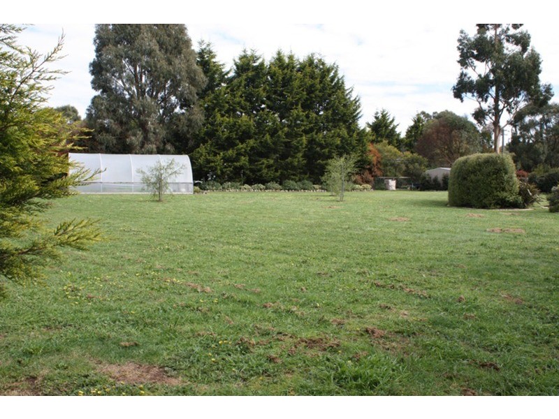 10 Bowkett Close, Romsey VIC 3434