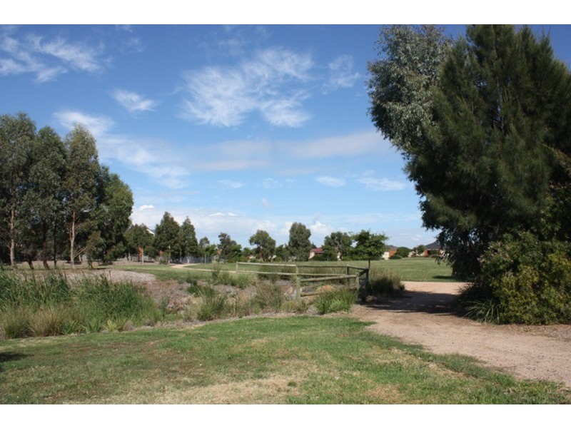 12 Marsh Crescent, Sunbury VIC 3429