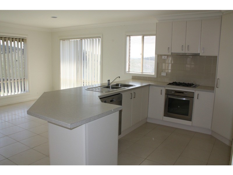 10 Grand Ridge Way, Sunbury VIC 3429