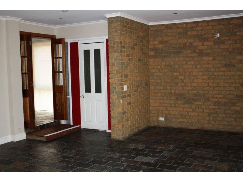 11 Macedon  Street, Sunbury VIC 3429
