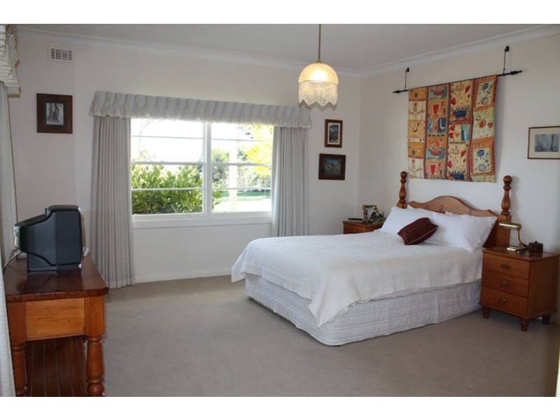 115 St Johns  Road, Bulla VIC 3428