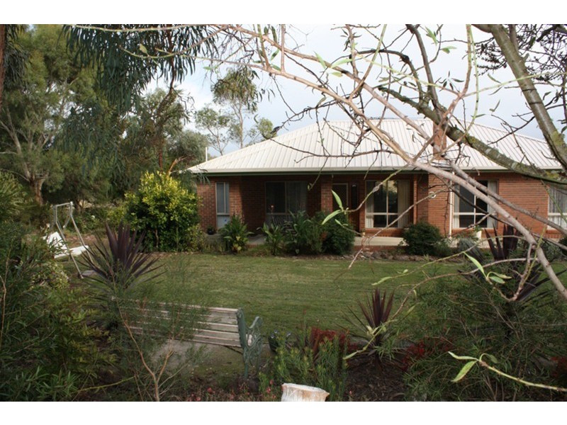 1 Blackrange Road, Romsey VIC 3434