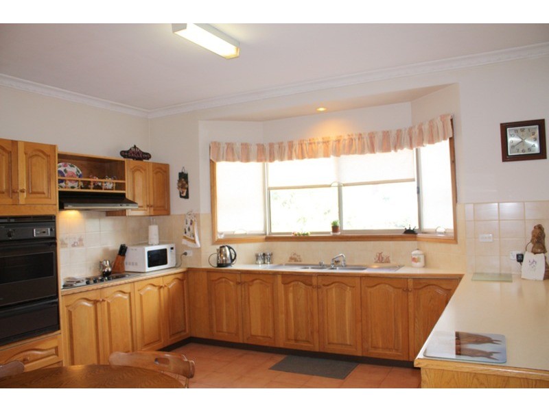 1 Blackrange Road, Romsey VIC 3434