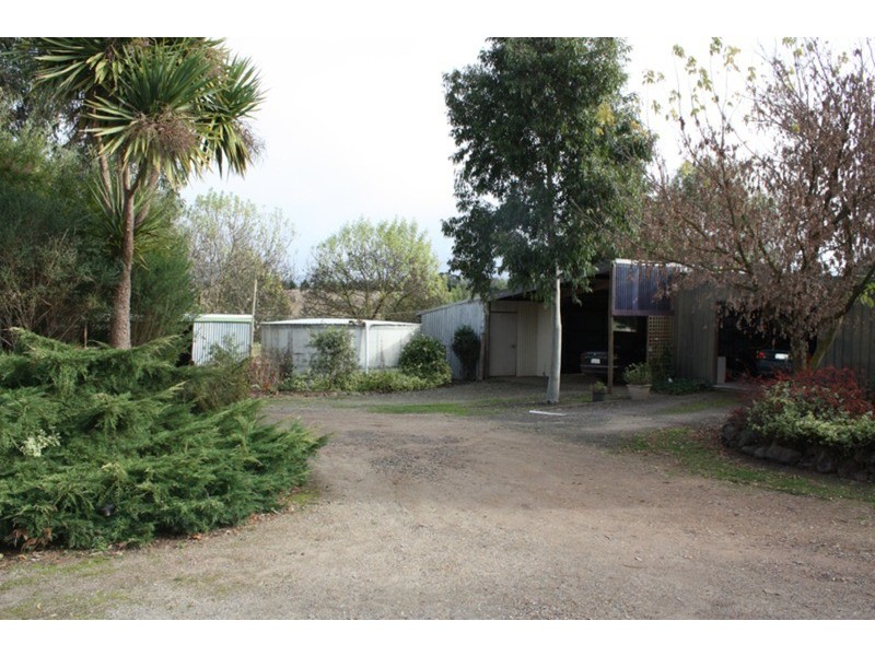 1 Blackrange Road, Romsey VIC 3434