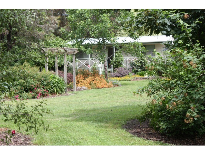 54 Barry Street, Romsey VIC 3434