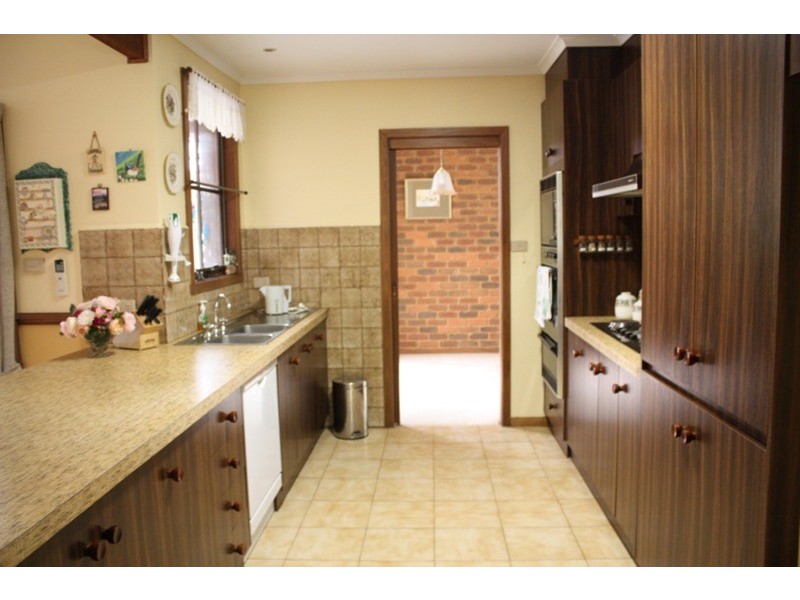 54 Barry Street, Romsey VIC 3434
