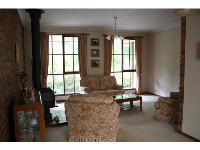 54 Barry Street, Romsey VIC 3434