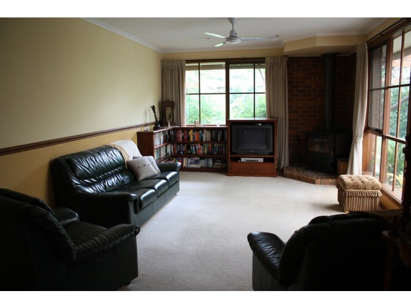 54 Barry Street, Romsey VIC 3434