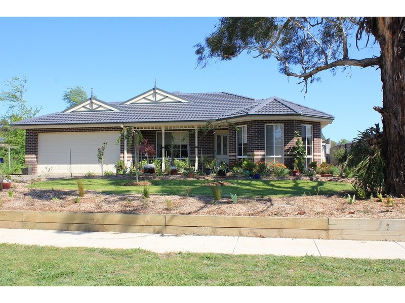 7 Belcher  Way, Gisborne VIC 3437