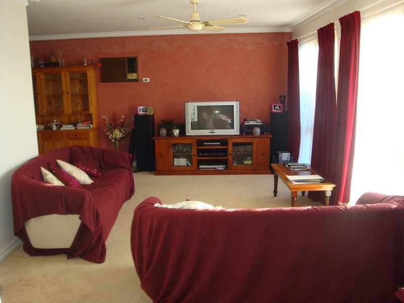 6 Harcourt Close, Sunbury VIC 3429