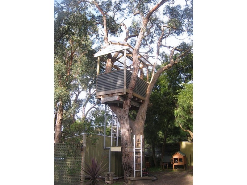 18 Lansdowne Street, Macedon VIC 3440