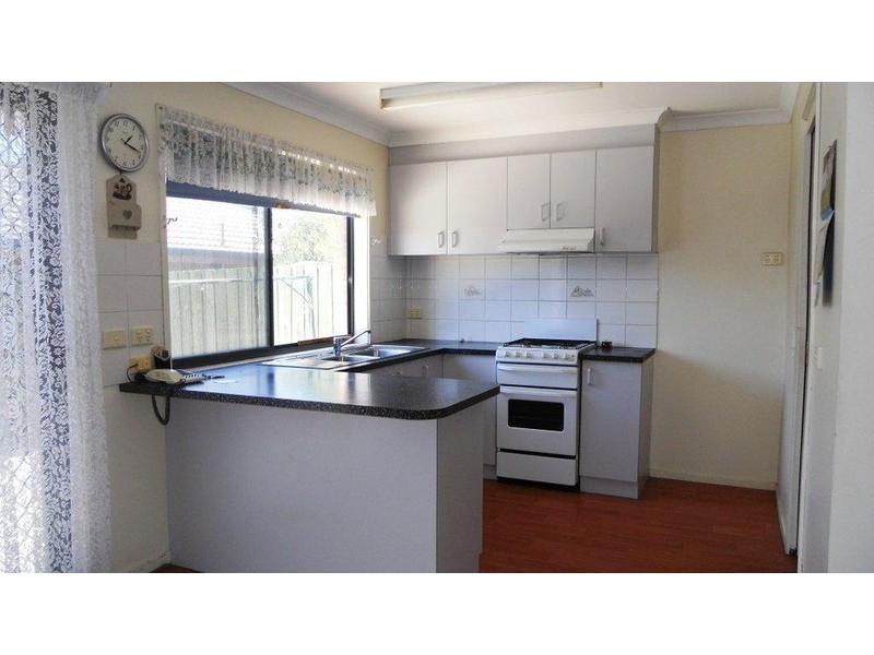 2/38 Heysen  Drive, Sunbury VIC 3429