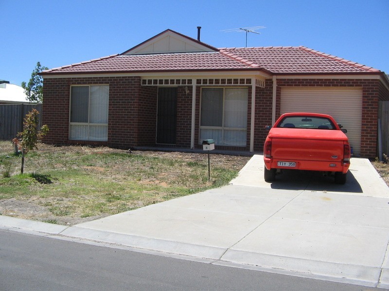 8 Cover Drive, Sunbury VIC 3429